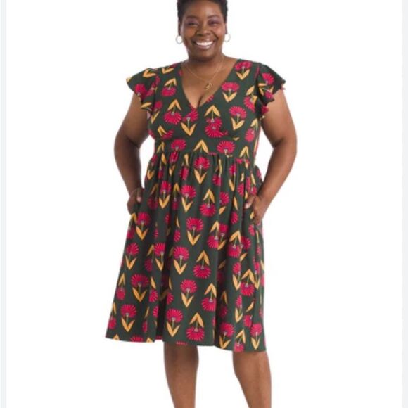 NWOT MODCLOTH Fabulous Floral Fit and Flare Dress Green Has Pockets Size Large - Picture 1 of 10